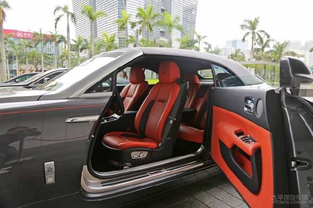 试驾劳斯莱斯曜影2020款,试驾劳斯莱斯幻影2022新款