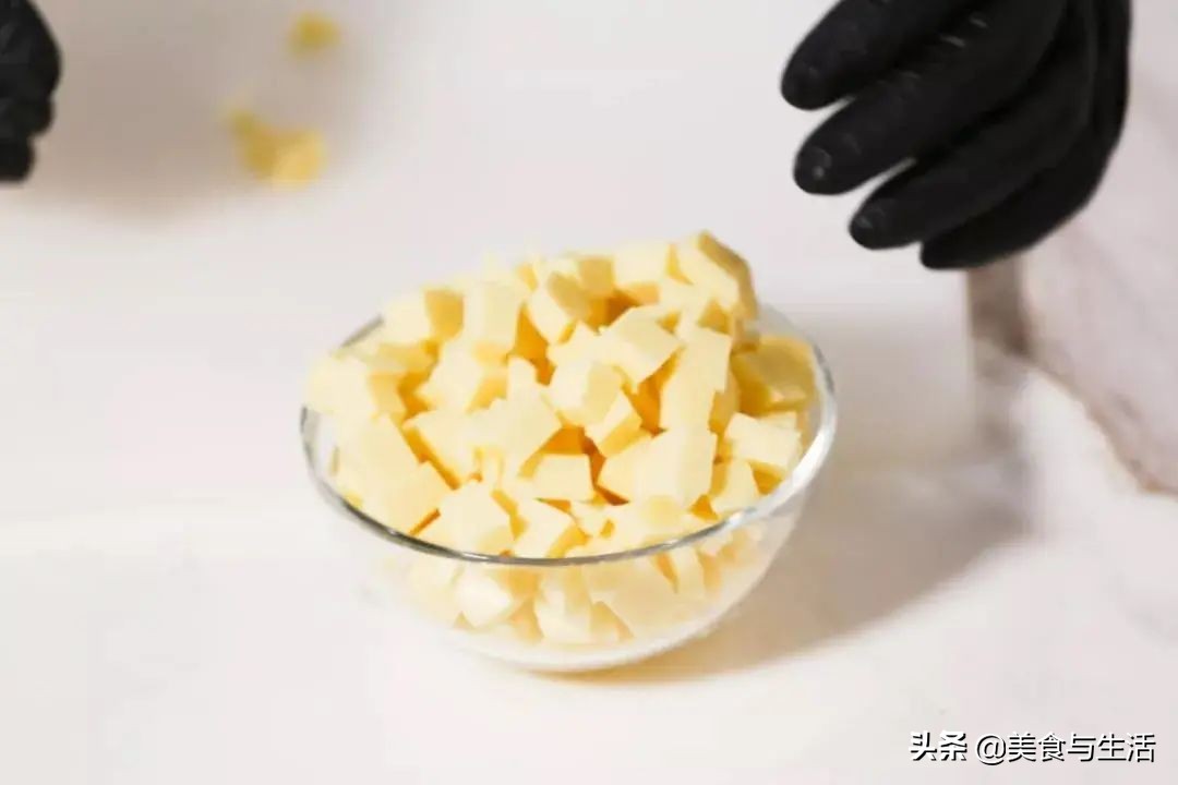 简单又好吃的披萨做法,简单又好吃披萨制作全过程视频