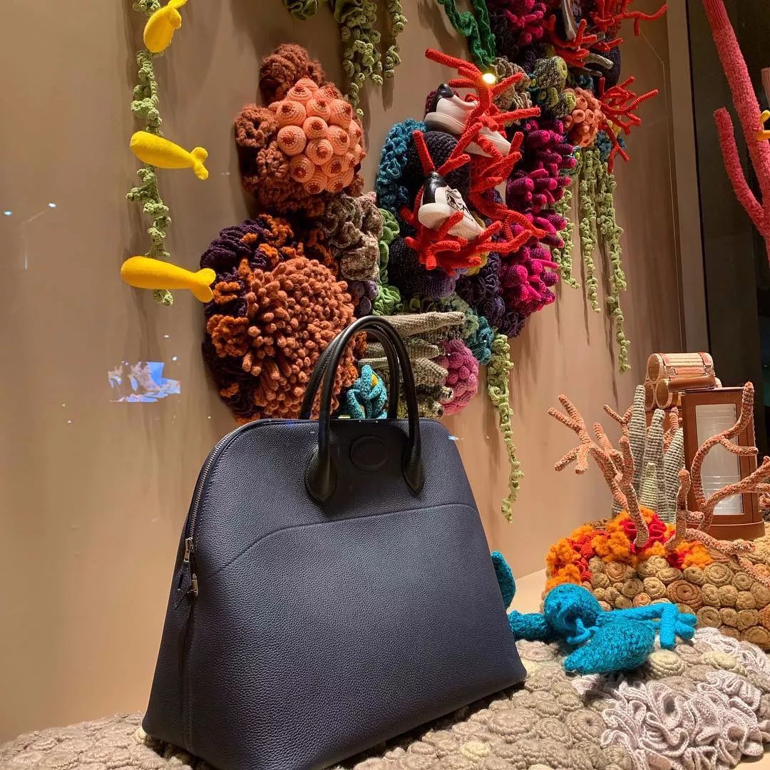 爱马仕最新的橱窗设计,手工制作的梦幻艺术空间