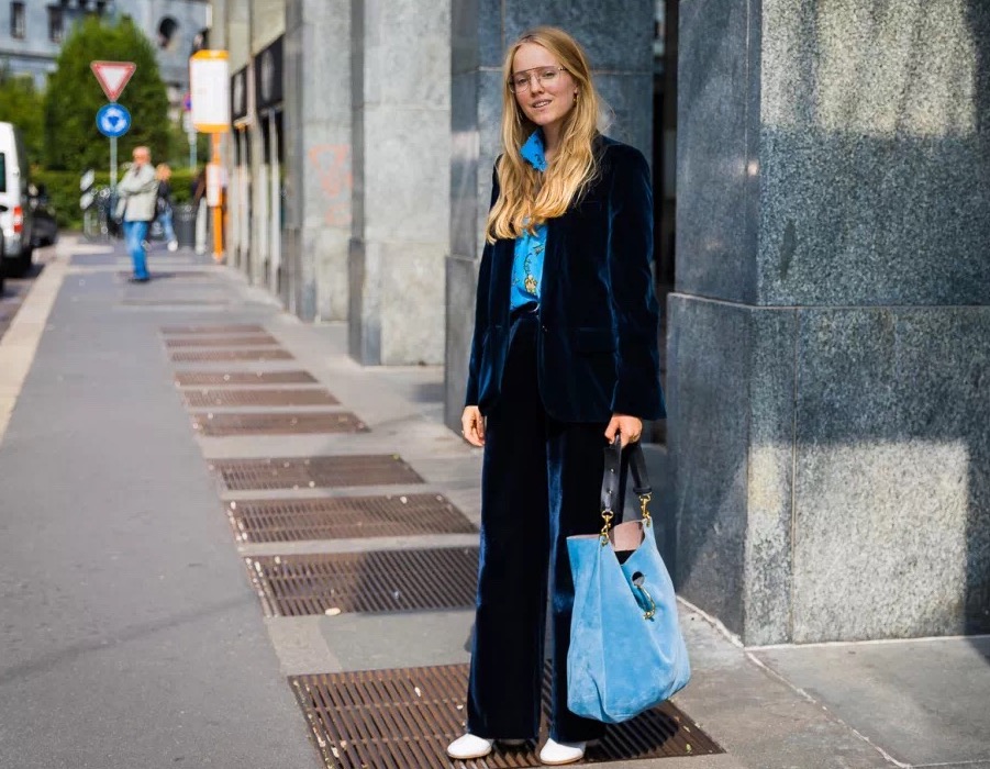 军嫂张馨予穿粉裙尽显娇艳,升级辣妈