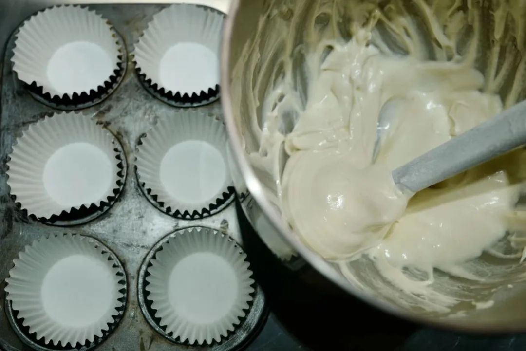 万人定闹钟早起云约早饭，为了去世界各地摆摊卖小吃做准备