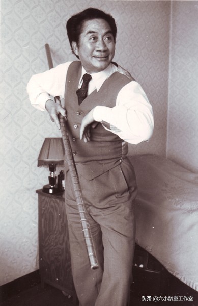 六小龄童纪念日,六小龄童和父亲合影