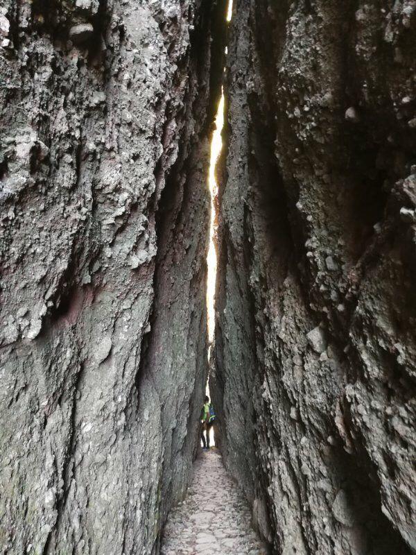 典型的丹霞地貌有碧水丹山之美誉,俯瞰丹霞地貌鬼斧神工令人惊叹