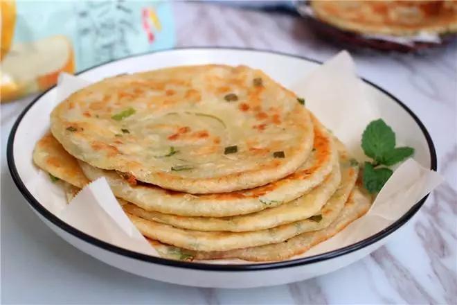 怎么做饼不干又松又硬,面饼起酥的做法