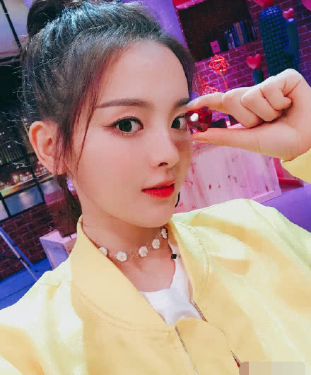 杨超越机智回应被说靠脸吃饭,杨超越有几次被黑上热搜