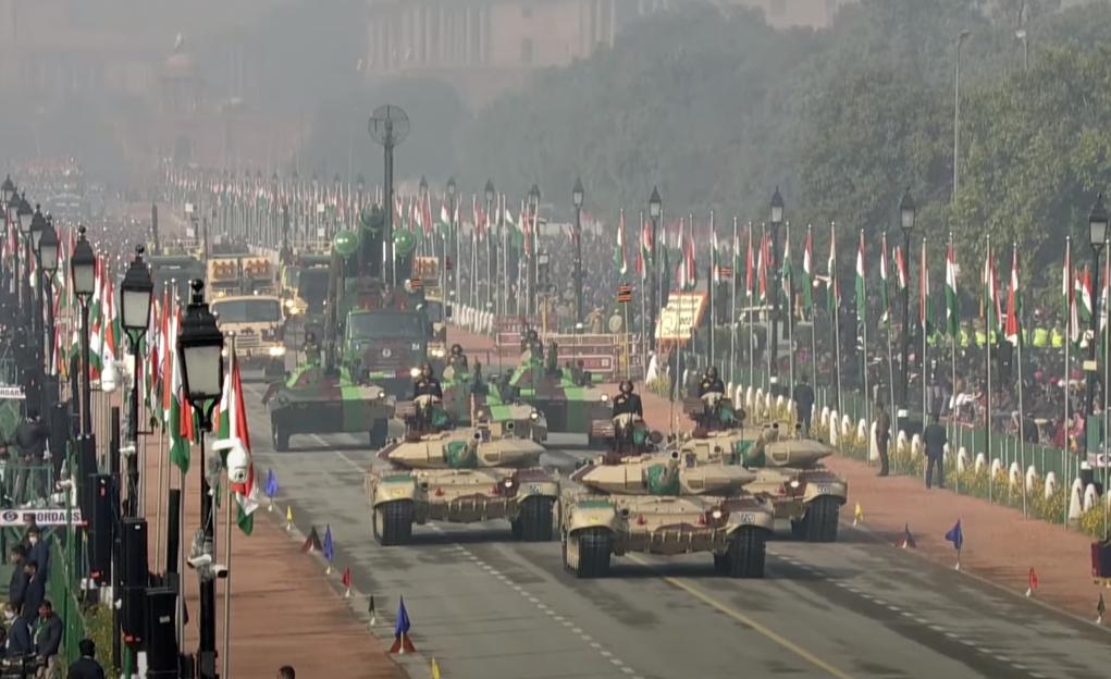 取消摩托车特技后，谁来解释印度阅兵式上的“演算数学题”表演