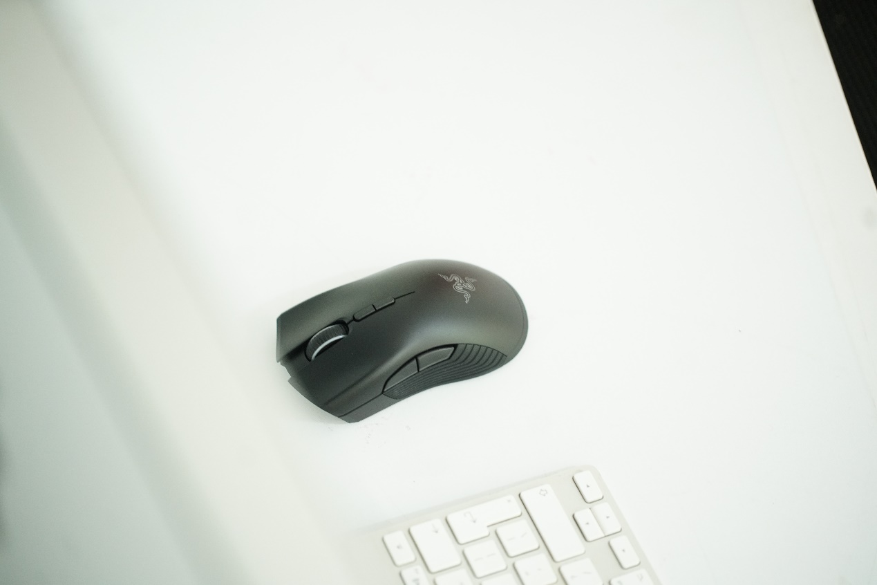 雷蛇曼巴眼镜蛇无线版鼠标开关键,雷蛇曼巴眼镜蛇无线版灯光