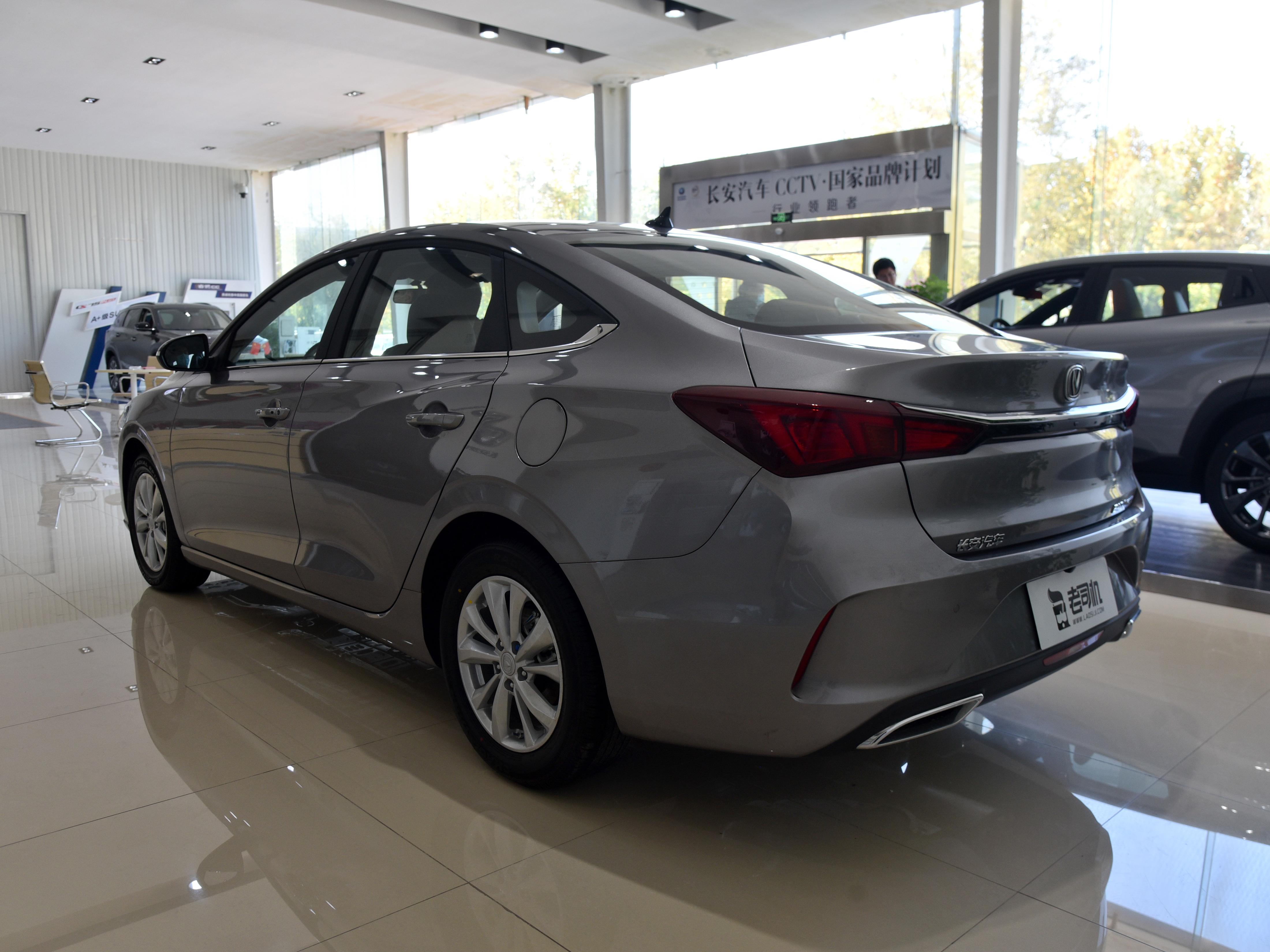 2019款长安逸动内饰实拍,2018款长安逸动b级轿车