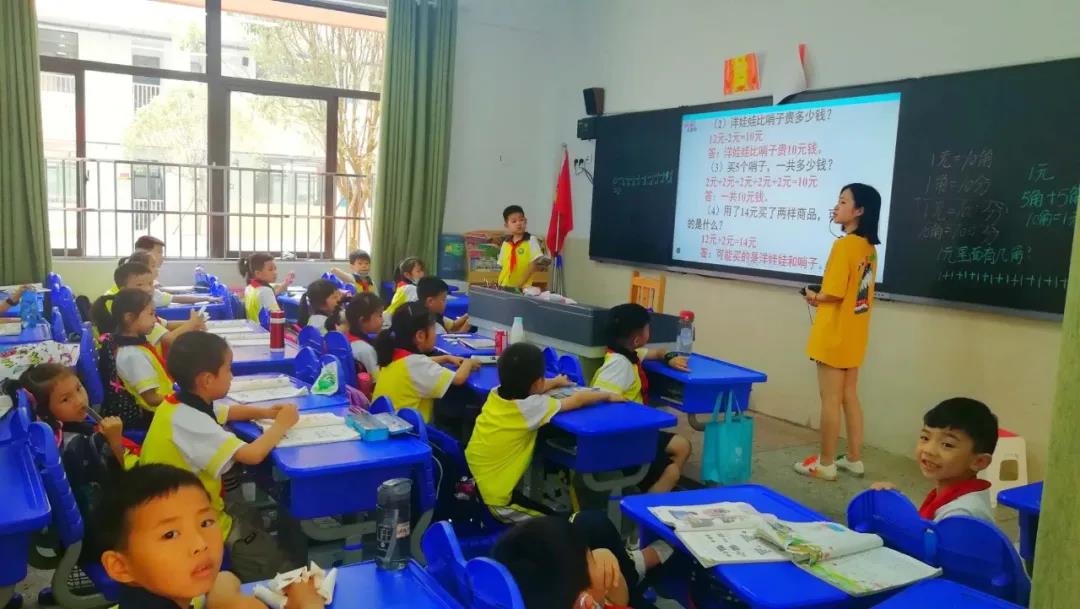 岳阳县曲赋协会在本县城南小学开展采风活动