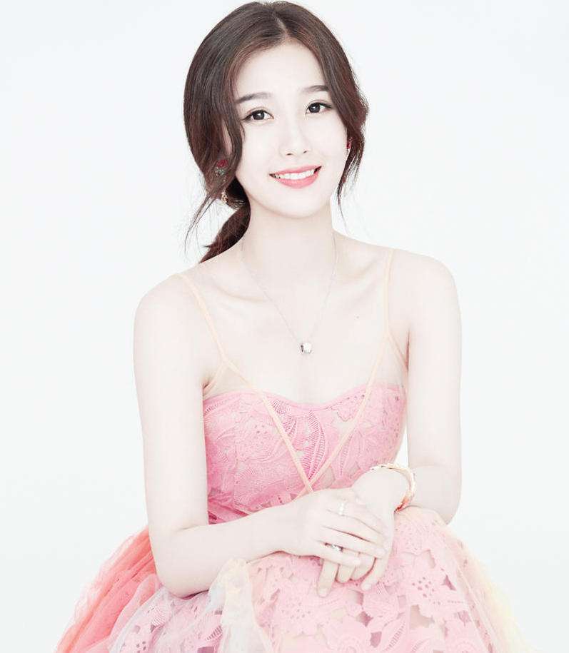 虞书欣纯欲风穿搭,虞书欣新造型粉色衣服头发怎么弄