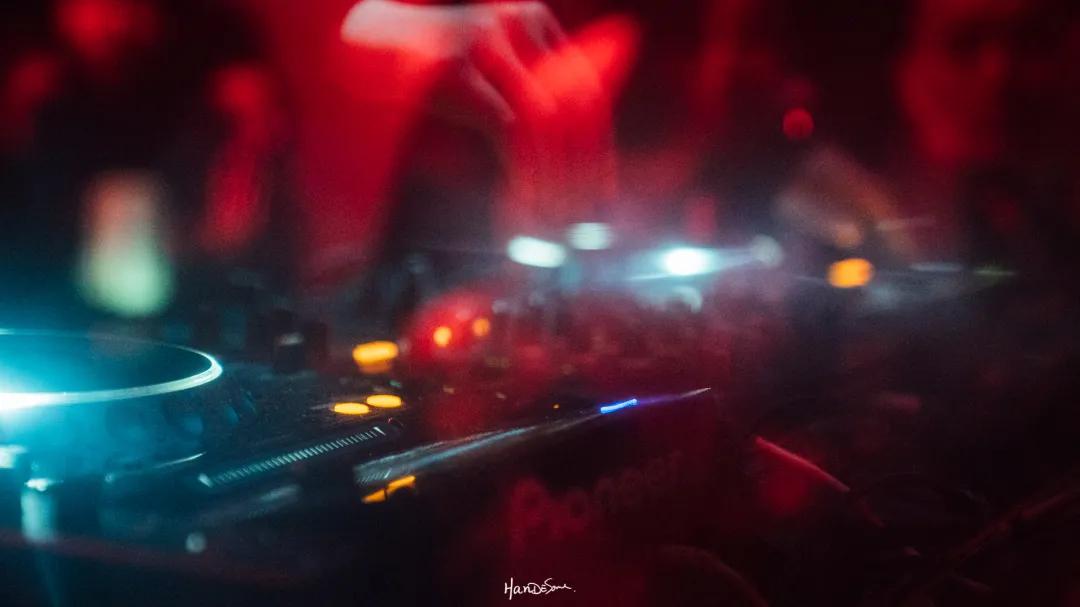 武汉嫂子和男将的秘密狂欢派对,在沿江大道153号