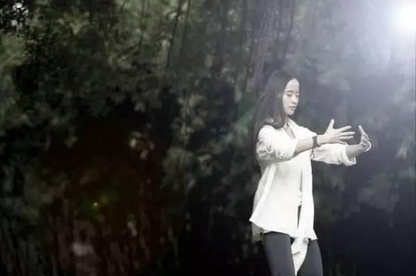 顶天立地站桩的功效,顶天立地站桩