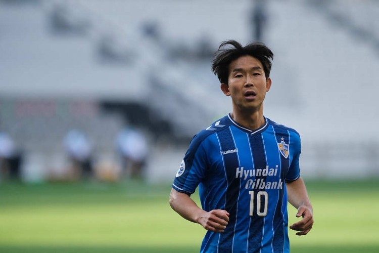 挖空亚冠冠军？山东广州抢夺尹比加兰，日韩将成中超人才基地