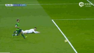 球王假装老人踢足球,内马尔假摔和c罗假摔哪个多