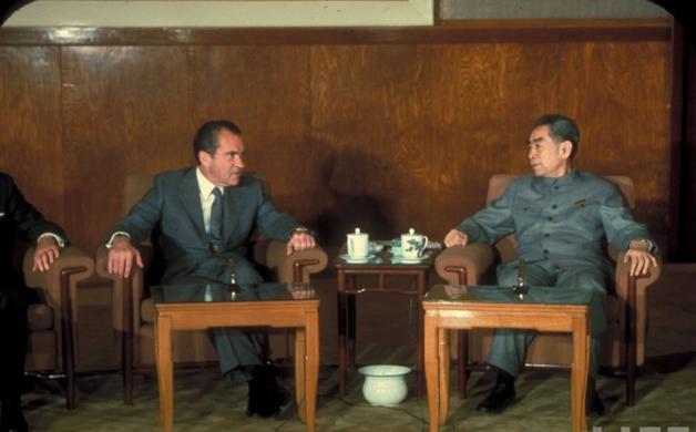 1972年，尼克松不满意毛主席送的4两茶叶，周总理如何轻松化解？