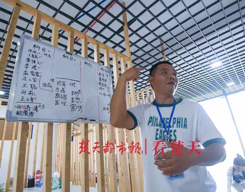 武汉这驾校太神奇了，学车时教练和学员都不说话，看完原因网友纷纷点赞