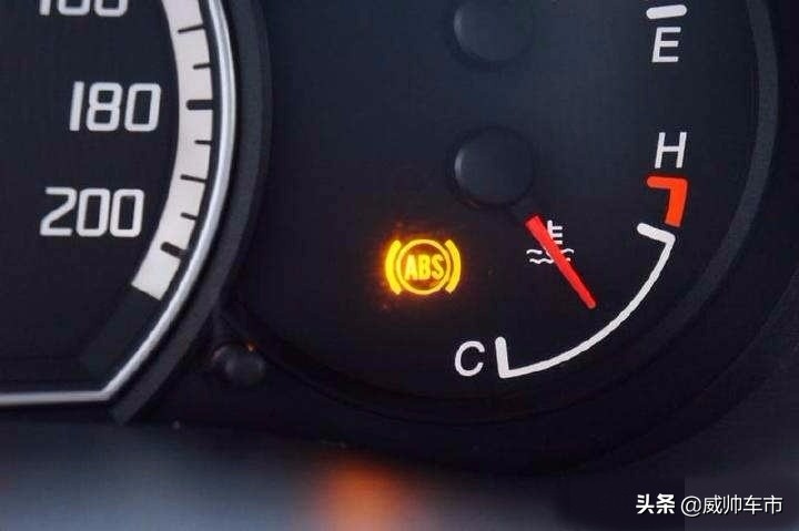 车辆警示灯亮了如何处理,车子故障灯亮起需要注意事项