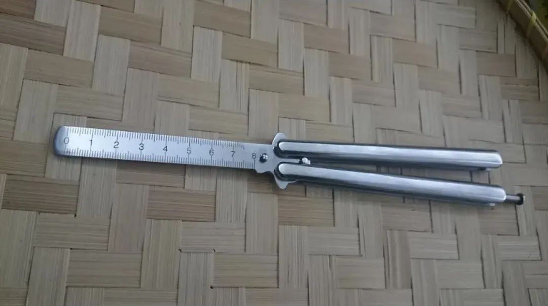 为了练好蝴蝶刀,多少根加藤鹰手指也不够剁