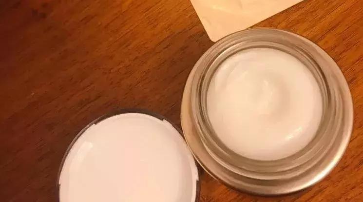 适合25岁面霜性价比,25岁的女生用什么面霜比较好