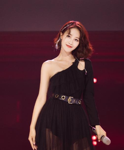 蓝盈莹走红毯视频,蓝盈莹彭于晏王彦霖