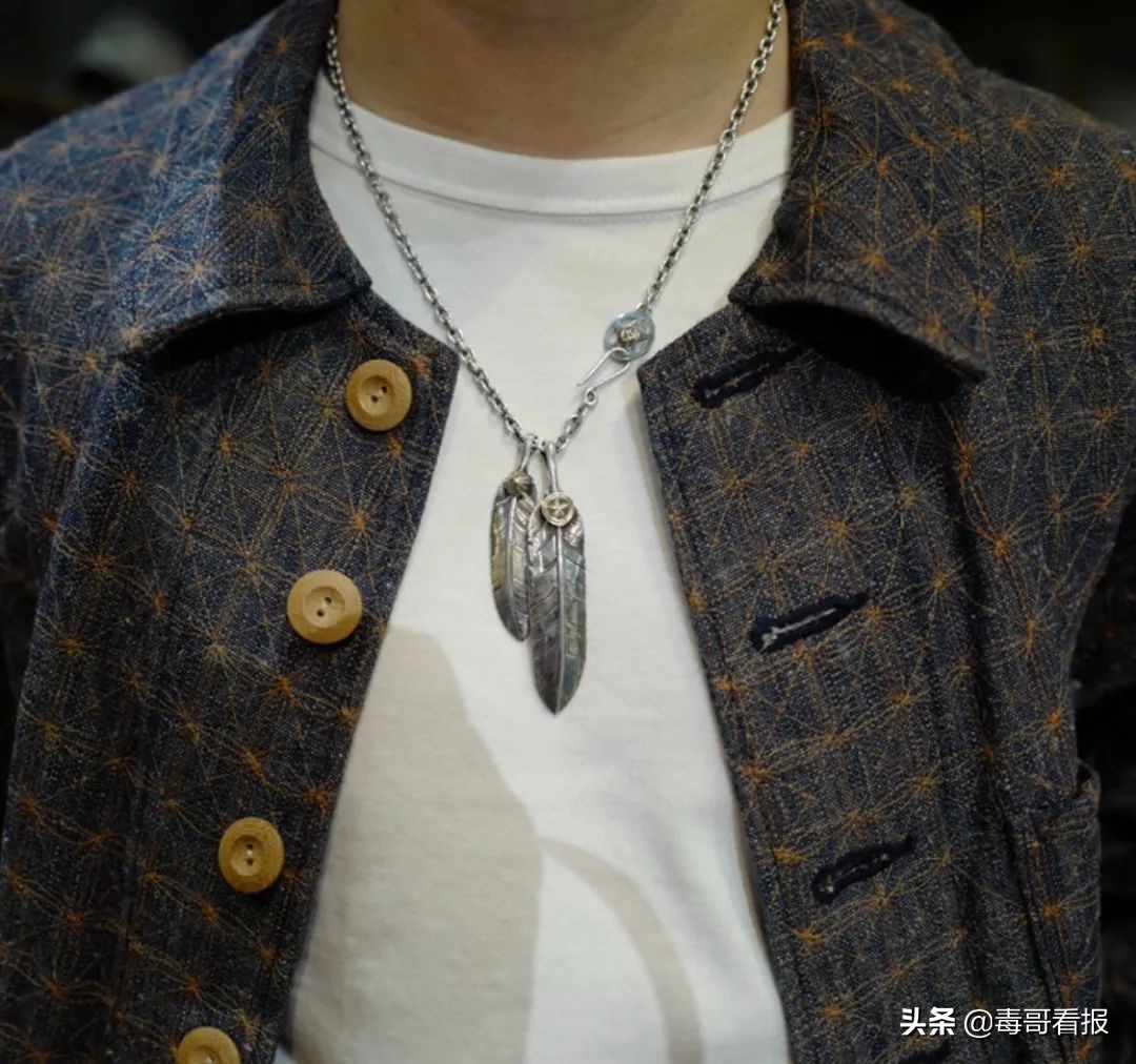 简约的首饰往往是穿搭的必杀技,首饰穿搭