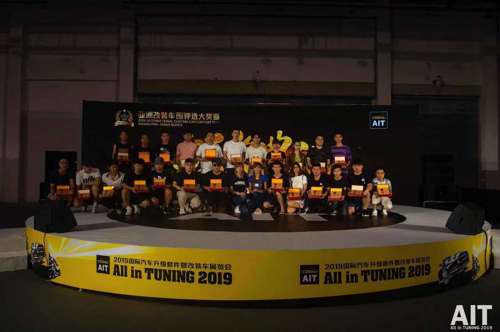 2020ait改装车展模特,2019东莞ait改装车展车模