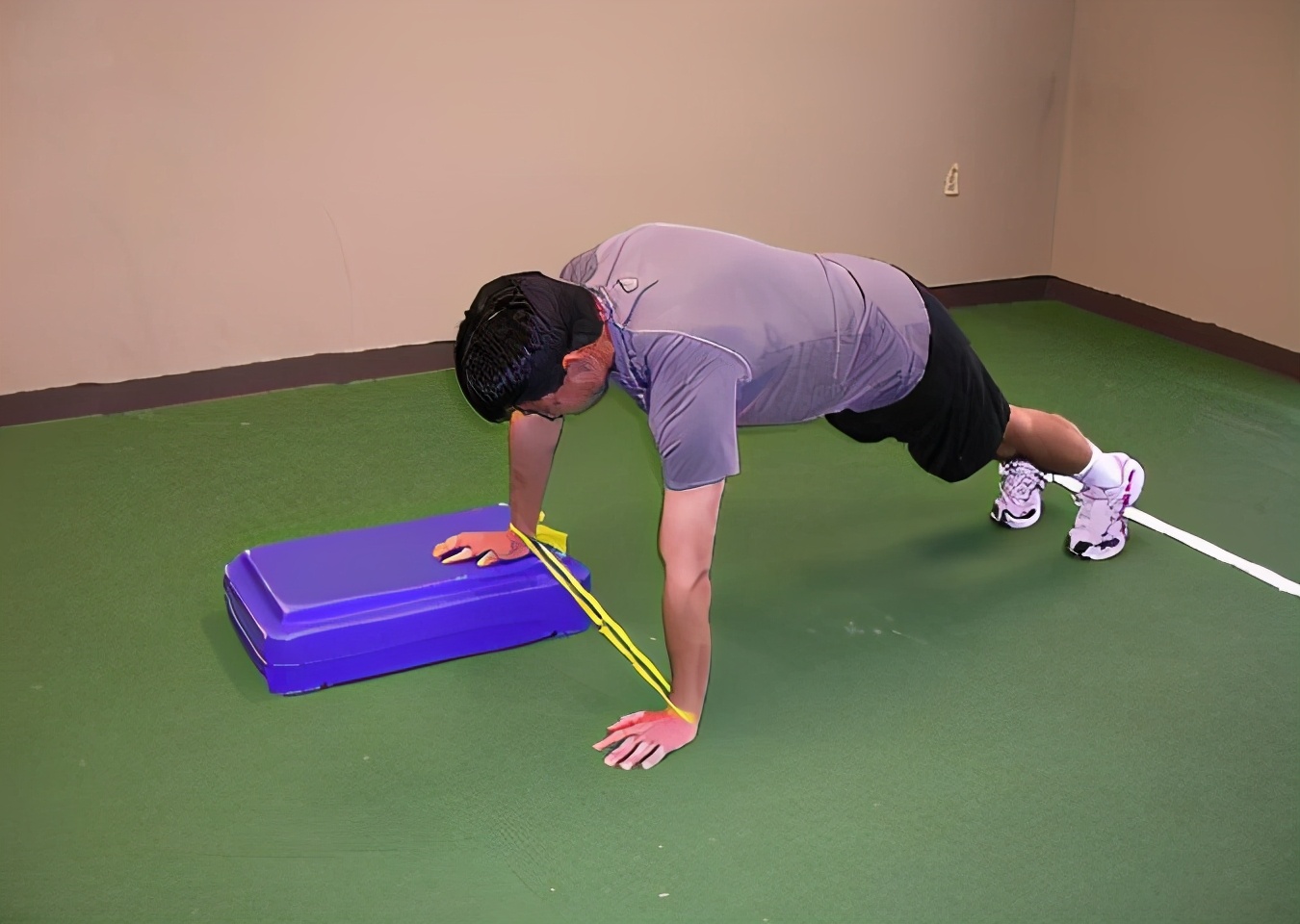 手肘韧带撕裂还能训练吗,手肘受伤后要怎么保护