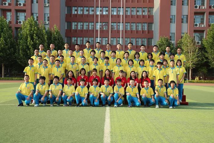 凝聚集体力量的班徽,团结友爱拼搏进取班徽