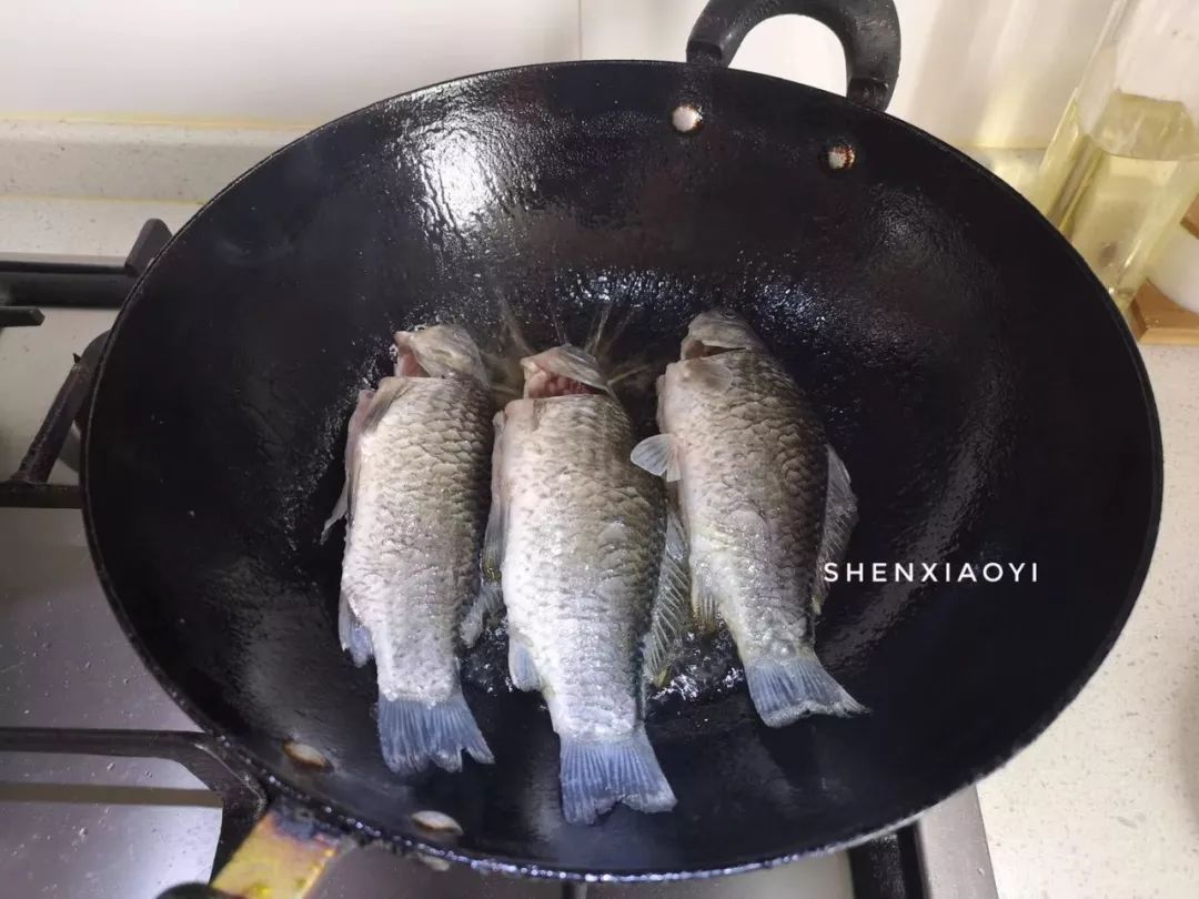 清汤鱼要怎么煮汤才会白,如何让鱼煮得更白汤