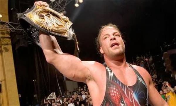 wwe高柏被巴蒂斯塔打,战神高柏和野兽巴蒂斯塔谁更厉害