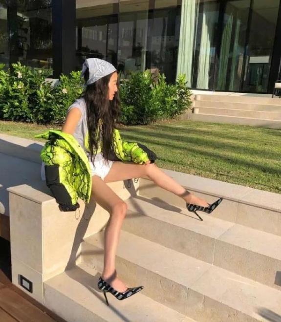 72岁婚纱女王王薇薇生日照曝光,婚纱女王王薇薇个人简历