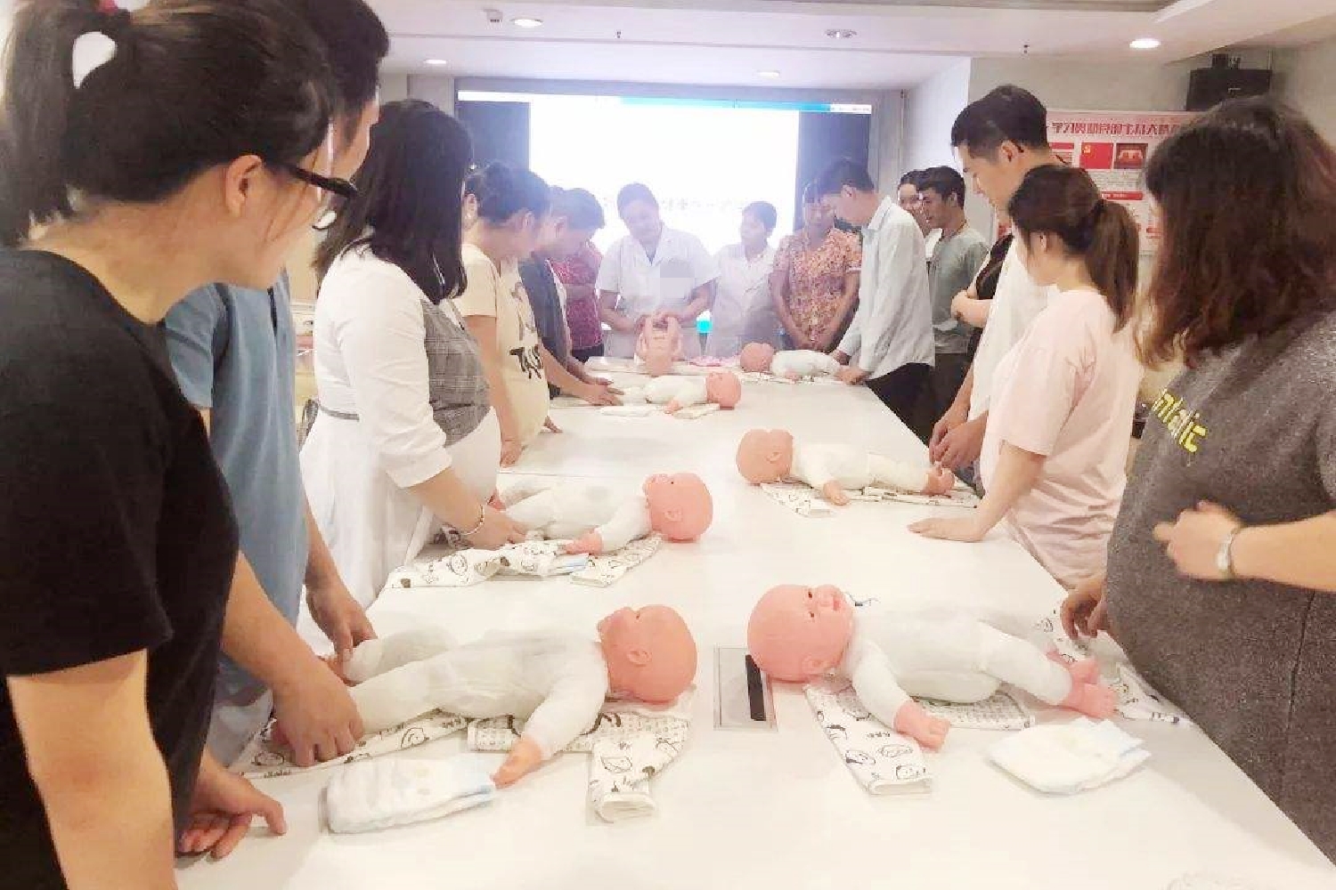 应采儿谈二胎原因,应采儿腰痛到哭