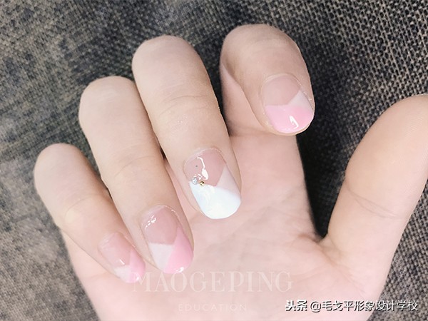 小清新美甲线条,做一款优雅的法式美甲清新又好看