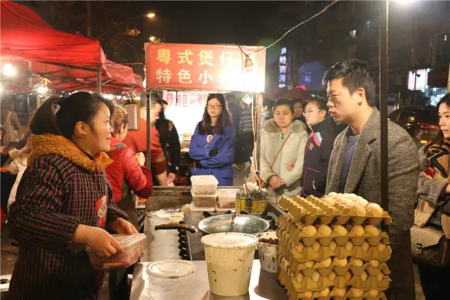 排队两小时，吃饭十分钟？传说中的老字号，真的值得排队吗？