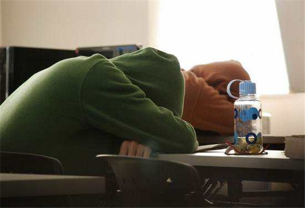 青春期的男孩容易做这4件事，如果没做会很省心，有学霸潜力