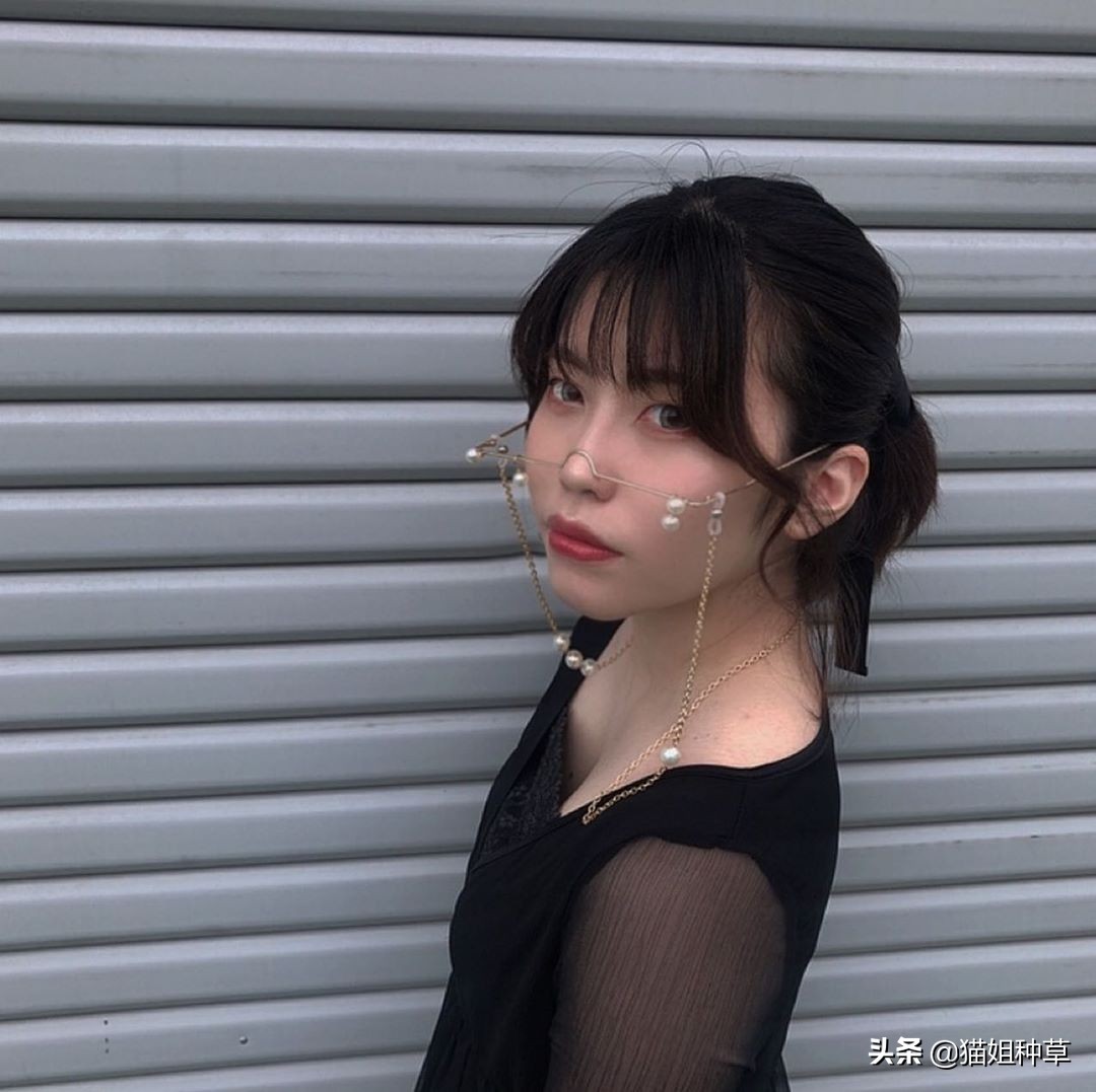 今年秋冬小配饰流行,今年流行款配饰