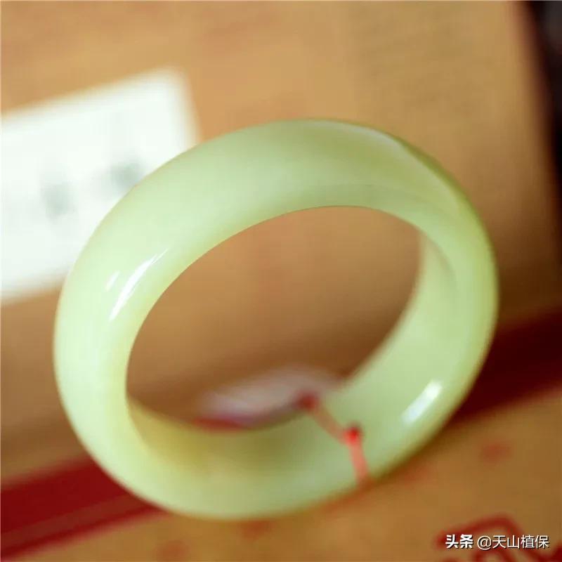 和田黄口料玉有哑光的吗,和田黄玉和和田黄口料的区别