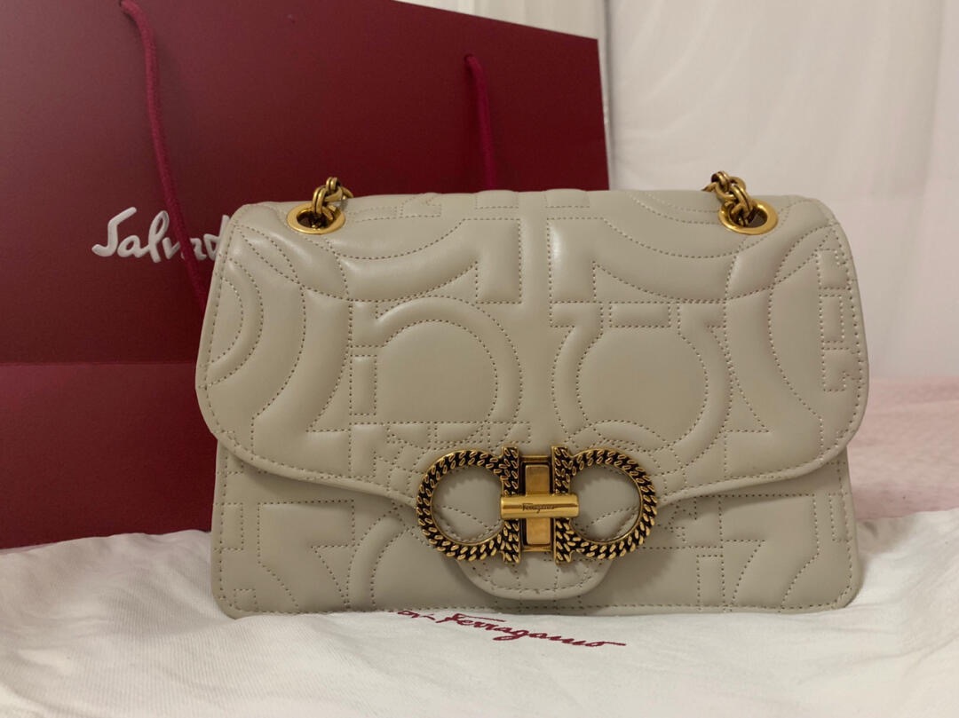 入职场的第一个包轻奢,初入职场的第一个包包