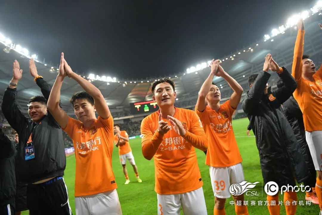 前线丨武汉卓尔总比分3:2战胜浙江能源绿城，成功留在中超