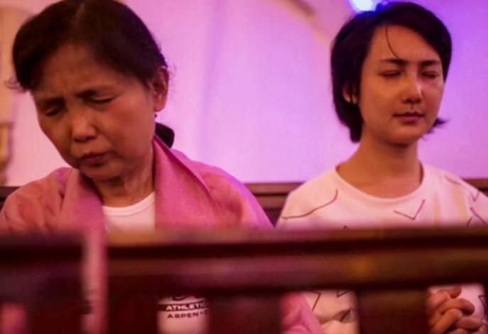 05年“背母上大学”的刘霆，10年后接受变性手术，后来怎样了？