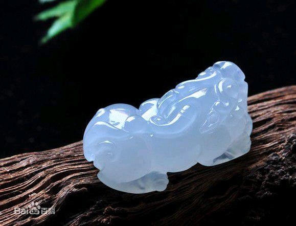 玉缘清新，佳人映衬。