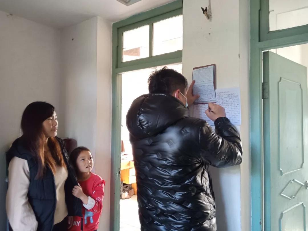 疫不容辞网格员助力疫情防控工作,疫不容辞复兴区社区志愿者在行动