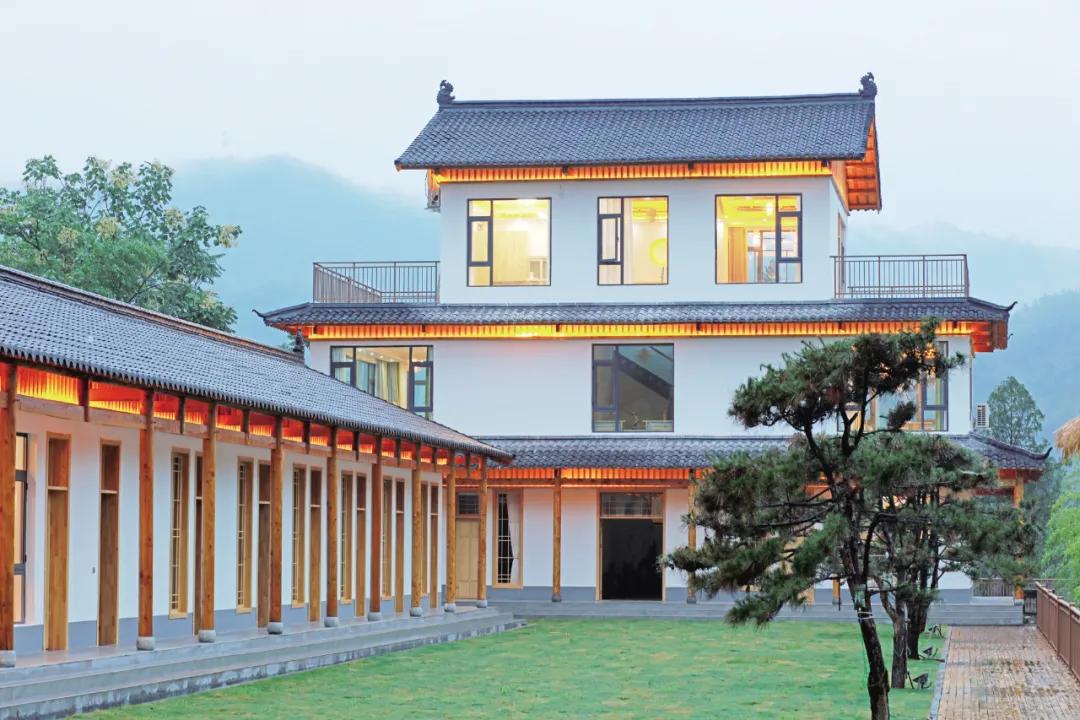 把诗和远方留在家里,把诗和远方藏在心里