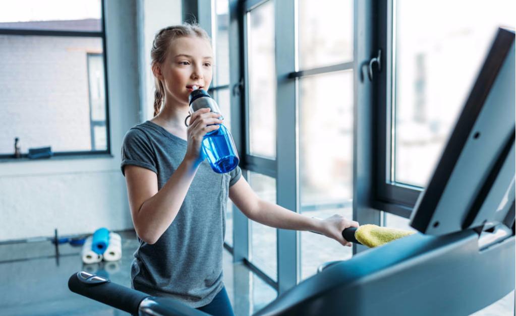 跑步机快速运动训练法,如何正确的使用跑步机锻炼