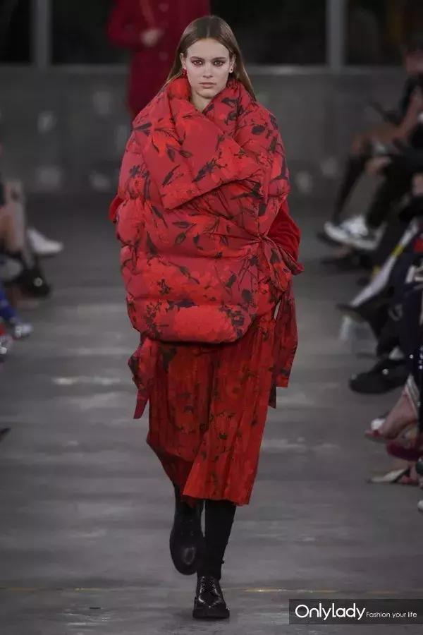 张艺兴valentino东京神图,张艺兴valentino秀场表演