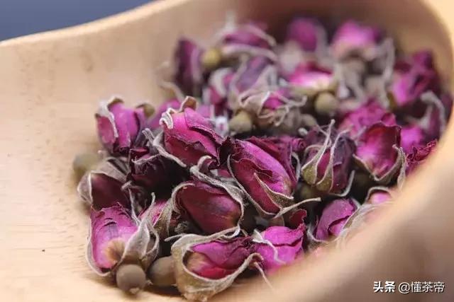 被硫磺熏过的玫瑰花泡水的颜色,一招鉴别硫磺熏过的玫瑰