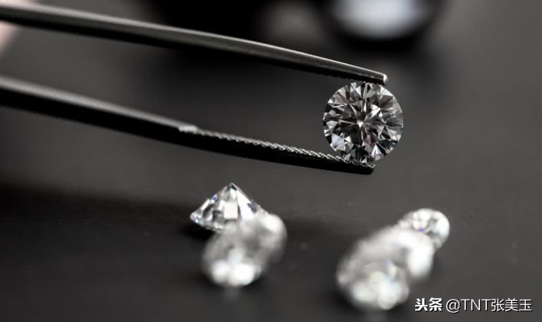 lv男装创意总监回应争议,lv男装创意总监一年多少钱