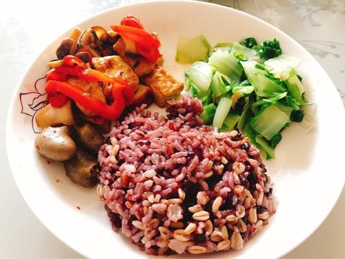 健身突破瓶颈期有哪些方法,瘦子增肌到瓶颈期怎么办