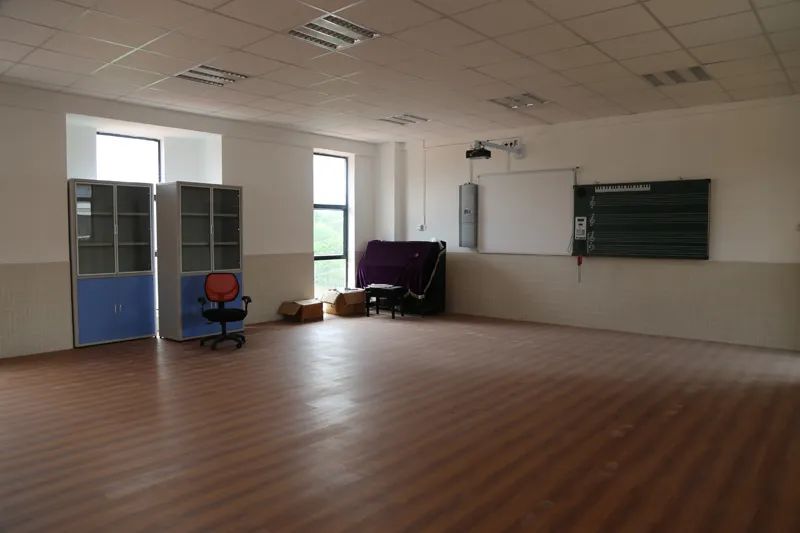 华立中英文学校是不是贵族学校,华立中英文学校升学