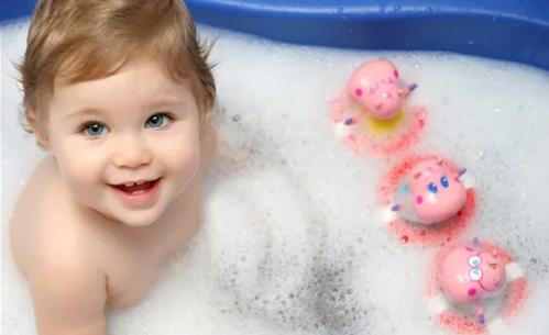 肚脐黑色硬块粘着肉可以清理吗,婴儿肚脐眼黑色的东西能清理掉吗